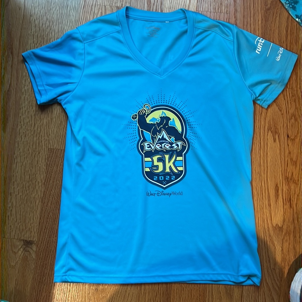 NWOT 2022 runDisney Expedition Everest 5k Performance Tee